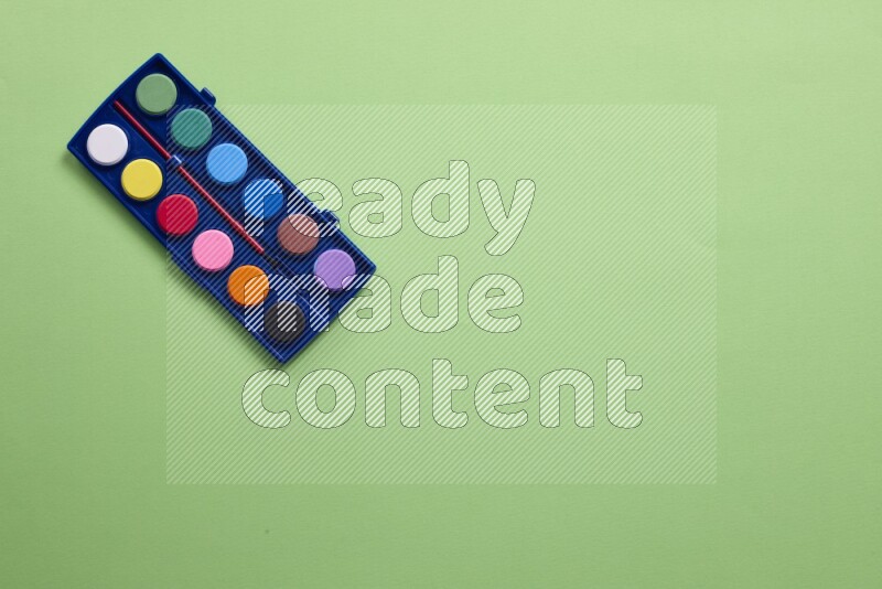 مجموعة ألوان مائية على خلفية خضراء