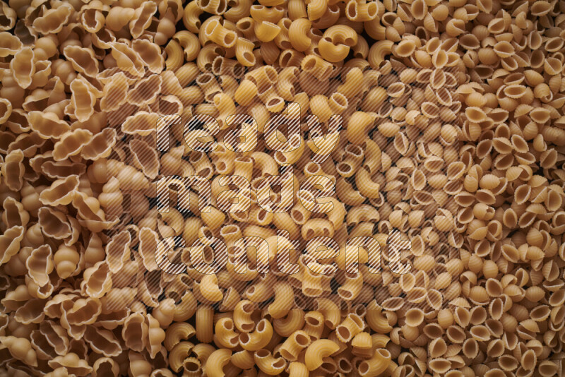 3 انواع معكرونة علي الخلفية كاملة