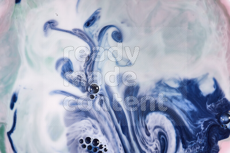 لقطة مقربة لأنماط دوامية باللون الأحمر والأخضر والأبيض والأزرق