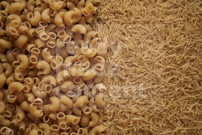 نوعين من المعكرونة علي الخلفية كاملة