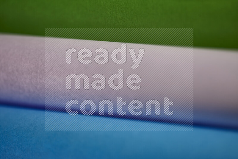 فن تجريدي يعرض المنحنيات المرتبة للأوراق الملونة