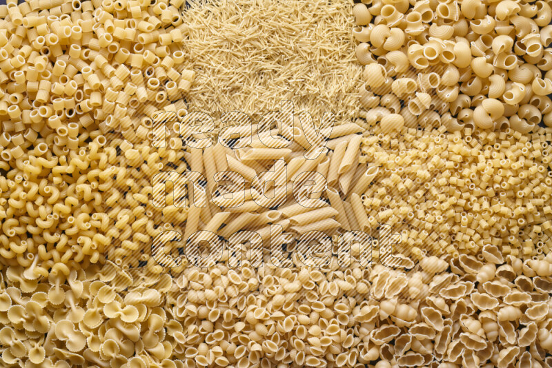 9 أنواع معكرونة علي الخلفية كاملة