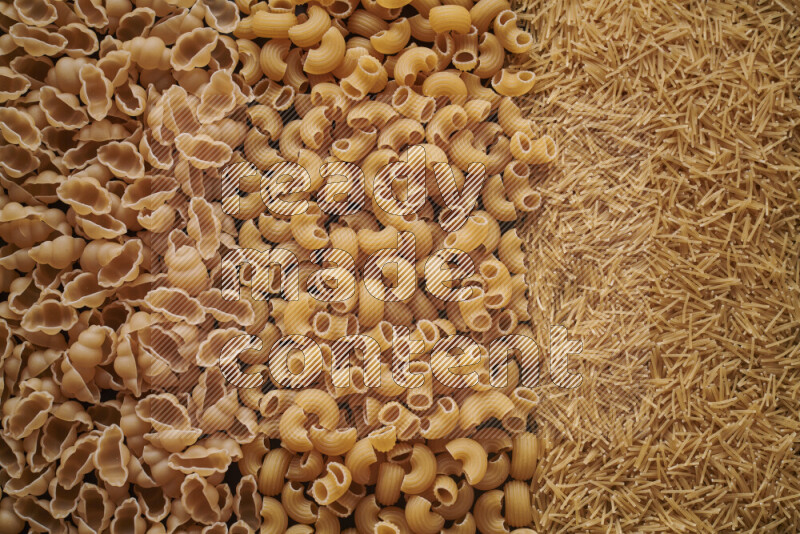 3 انواع معكرونة علي الخلفية كاملة