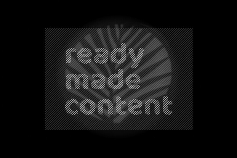 مجموعة من ضوء الغوبو الخافت تظهر أنماط هندسية علي سطح ناعم