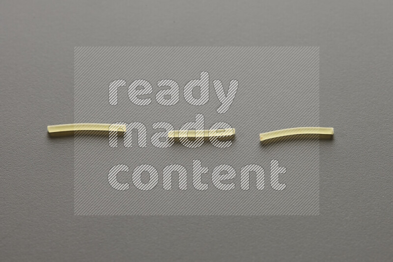 شعيرية علي خلفية رمادية