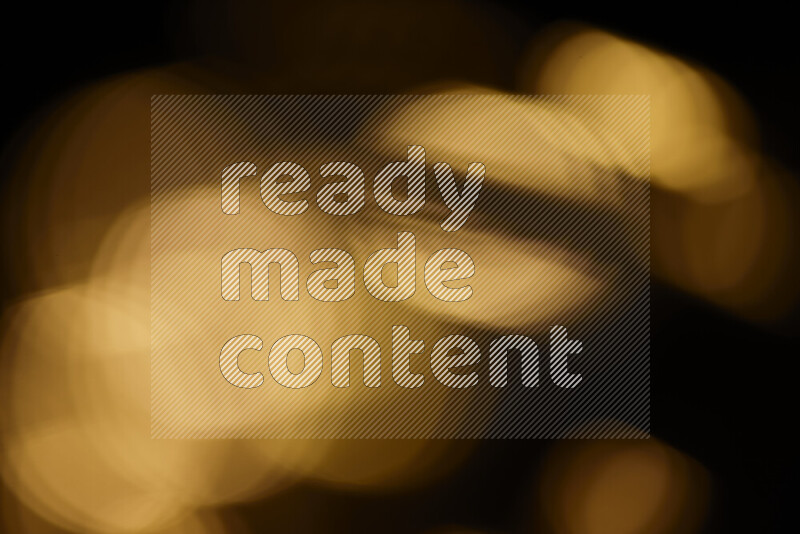 مصابيح ذهبية علي خلفية سوداء