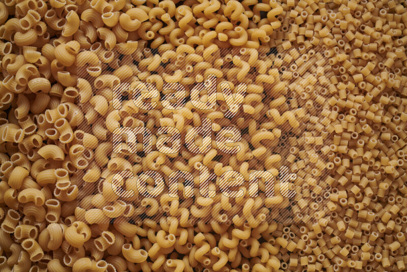 3 انواع معكرونة علي الخلفية كاملة