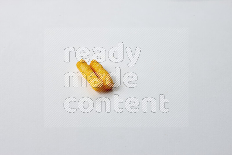 وجبات خفيفه علي خلفية بيضاء