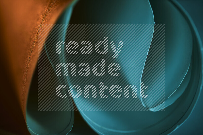 فن تجريدي يعرض منحنيات وتدرجات اللون الأزرق والبرتقالي مكونه بضوء ملون