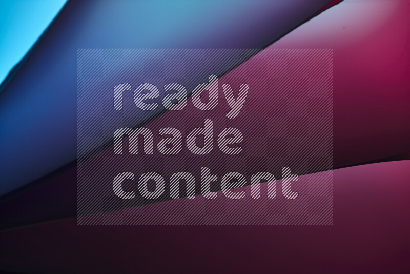 فن تجريدي يعرض منحنيات مع تدرجات الألوان الدافئة والباردة مكونه بضوء ملون