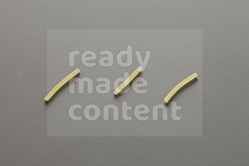 شعيرية علي خلفية رمادية