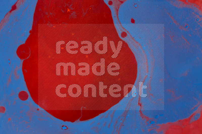 تظهر الصورة أشكال مختلفة من تداخلات اللون الأحمر والأزرق