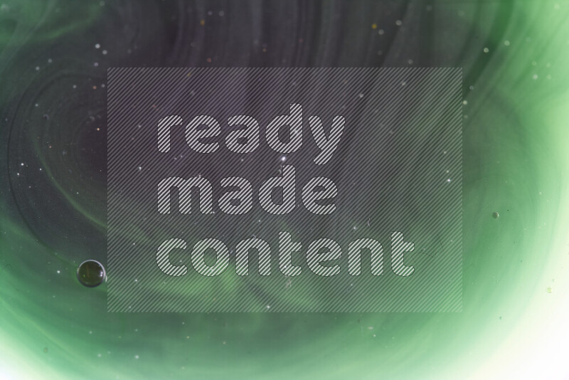 لقطات مقربة لقطرات ألوان مائية متنوعة على سطح الزيت