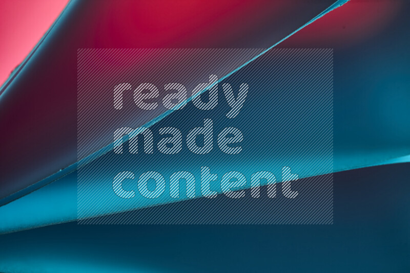 فن تجريدي يعرض منحنيات مع تدرجات الألوان الدافئة والباردة مكونه بضوء ملون