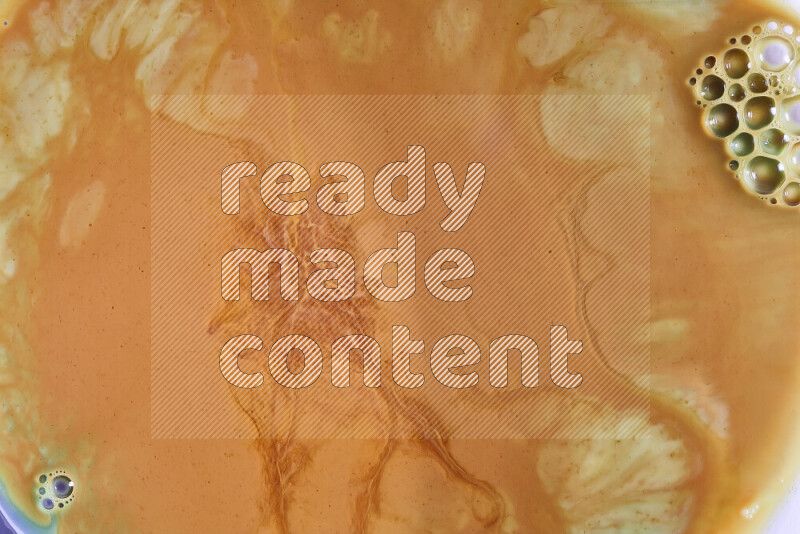 لقطة مقربة لأنماط دوامية باللون البرتقالي